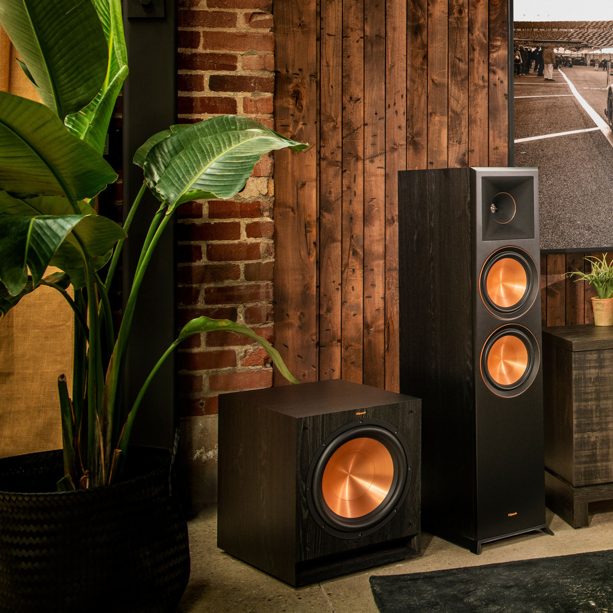 https://dfxqtqxztmxwe.cloudfront.net/images/article/klipsch/KLISPL120NR/klipsch-spl-120_5bd33779525c6_1200.jpg