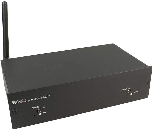 https://dfxqtqxztmxwe.cloudfront.net/images/dynamic/Lecteurs_reseau_et_USB/articles/Arcam/ARCAMRBLINKNR/Arcam-rBlink_3QG_1200.jpg